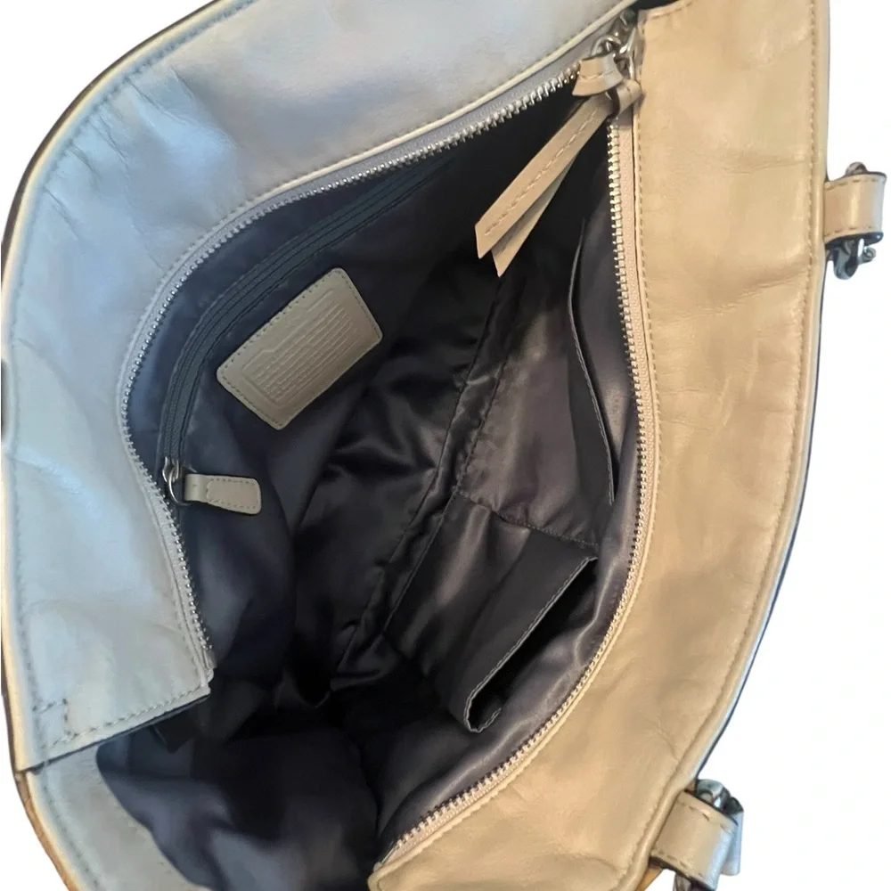 Coach authentic smooth